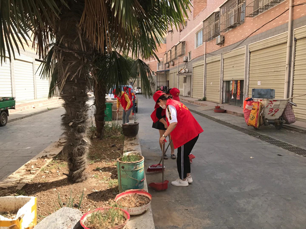 /uploads/image/2020/05/14/3e40e3b93037eefea1234629211a4a2a.jpg 六镇镇志愿者清理街道垃圾.jpg