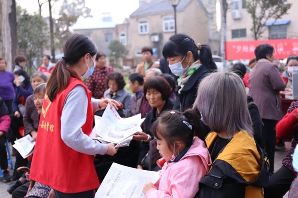 /uploads/image/2020/11/09/8564455a9f407d0098f6199e1f351666.jpg 为群众开展民生工程宣传_副本.jpg