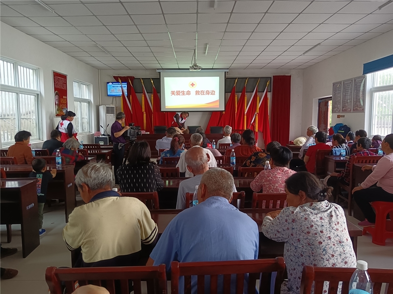 /uploads/image/2021/05/11/195819b21c2aafb31ff6f6d2d58d236f.jpg 应急救护进社区2 (1).jpg