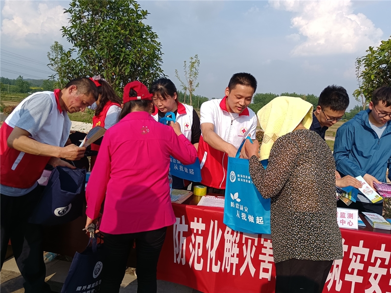 /uploads/image/2021/05/11/379bcbdd7ace94b3201ea3c2946f6d67.jpg 应急救护进社区2.jpg