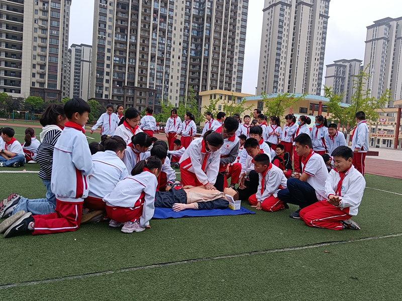 /uploads/image/2021/05/12/670d308612c5d6f4f9f60caa2b48bd76.jpg 地震演练1.jpg