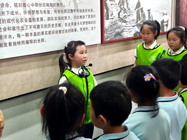 2026年4月武岗镇在荒草圩村开展红色研学活动1.jpg