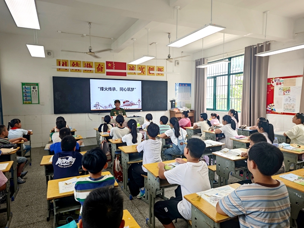 2025年10月武岗镇在武岗学校开展红色故事分享会.jpg
