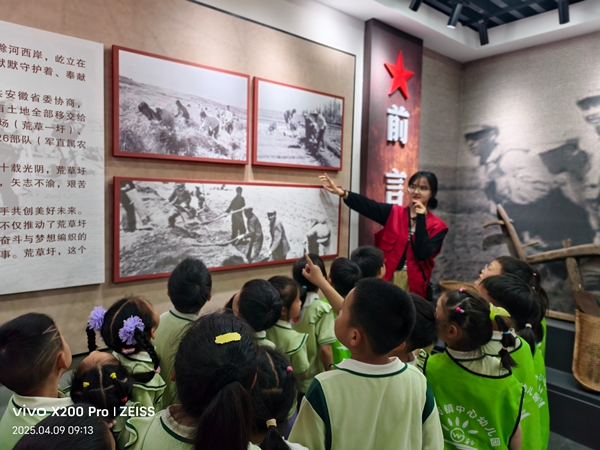 2025年4月武岗镇在荒草圩村开展红色研学活动.jpg