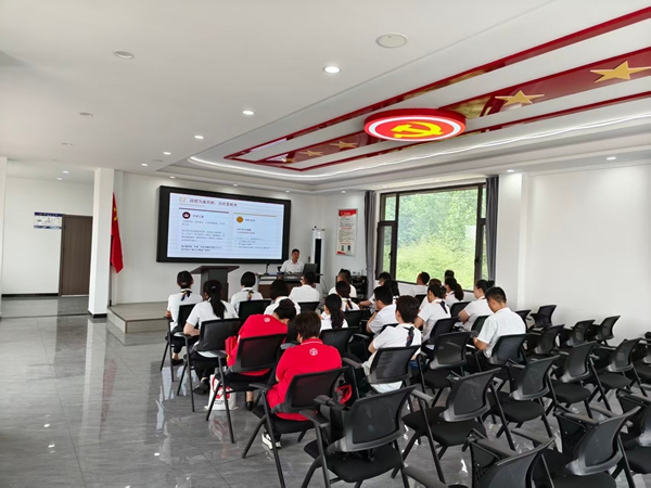 2026年6月，安徽巾帼物业管理有限公司到岗杨村二胡冲杨纪念馆参观学习，进行团建活动.jpg
