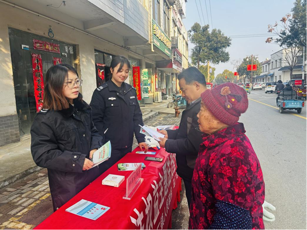 全椒县马厂镇开展“维护农民工合法权益”主题法治宣传活动