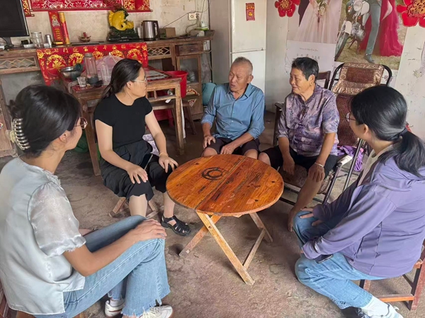 “金色晚霞·暖心汇”空巢老人小事帮办文明实践项目